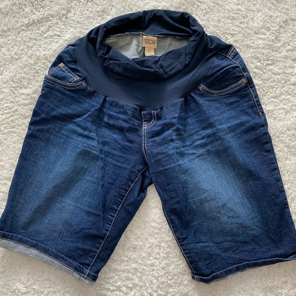 Size 31 Indigo Blue denim maternity shorts